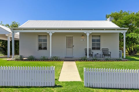 Wagga Wagga Country Cottages Bed and Breakfast in North Wagga Wagga