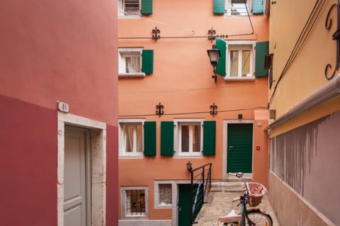 Property building, Facade/entrance