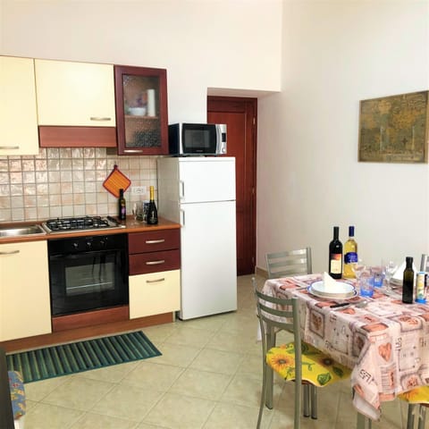 Kitchen or kitchenette, Dining area, Communal kitchen