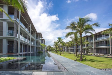 Luxury Oceanfront_pool access apartment Condominio in Mai Khao