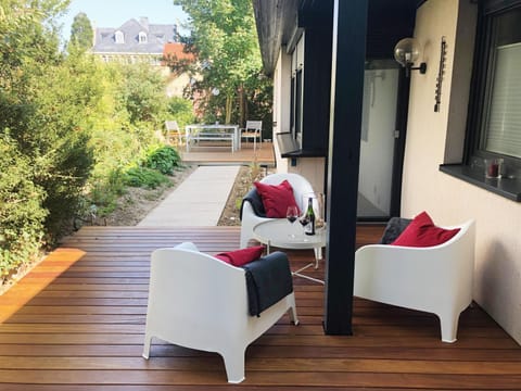 Garden, Balcony/Terrace, Seating area, Garden view