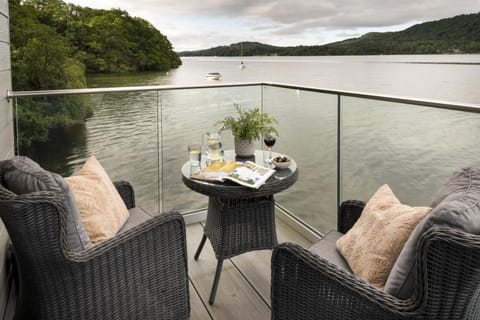 Hill Of Oaks Campground/
RV Resort in England