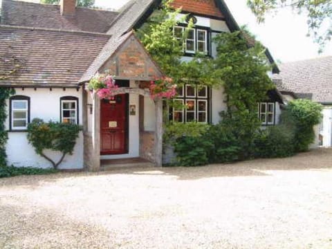 West Lodge Hotel Chambre d’hôte in Aylesbury Vale