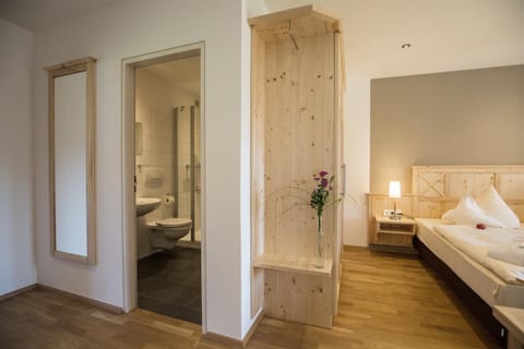 Bathroom, Photo of the whole room, Bedroom