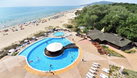 Bird's eye view, Pool view