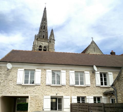 Facade/entrance, City view