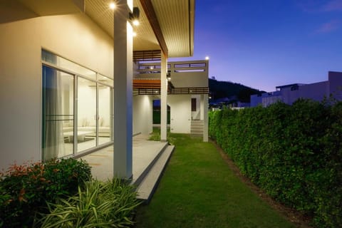 Property building, Facade/entrance, Garden