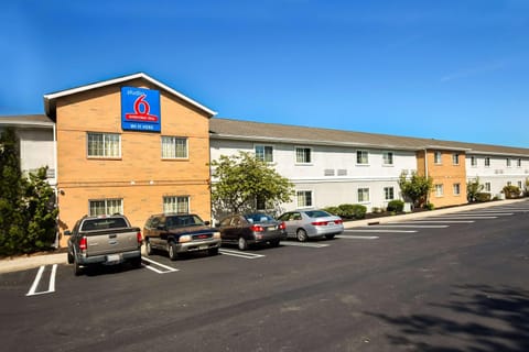 Studio 6-East Brunswick, NJ - NYC Area Hotel in East Brunswick