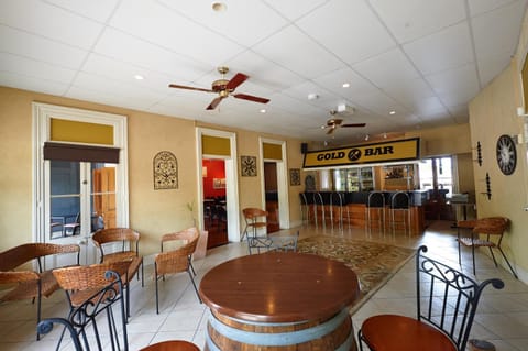 Commercial Hotel Hôtel in Charters Towers