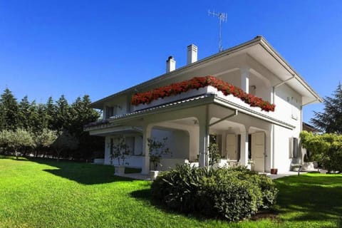 Villa Tramonto luxury apartment with private swimming pool Condominio in Pesaro