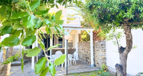 Property building, Dining area, Garden view