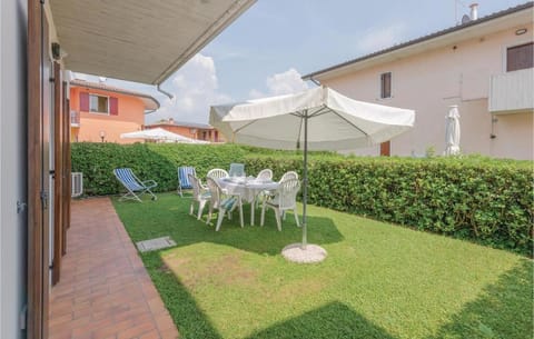 Property building, Garden, Garden view, sunbed