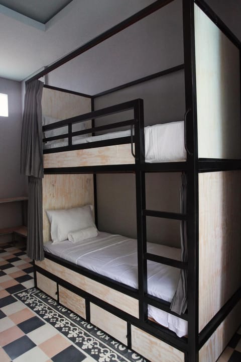 Bedroom, bunk bed