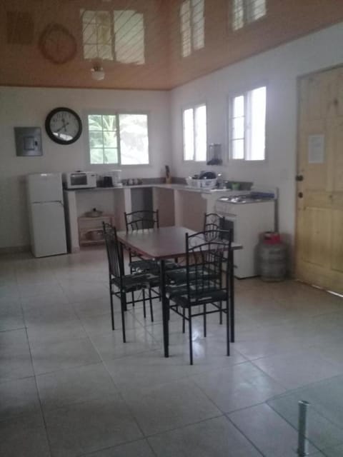 Kitchen or kitchenette, Dining area, oven, stove