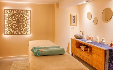 Massage, Spa and wellness centre/facilities