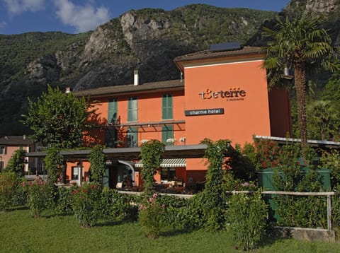 Ristorante Charme Hotel Tre Terre Bed and Breakfast in Locarno