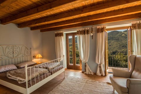 Bed, Balcony/Terrace, Photo of the whole room, Bedroom, Garden view, Mountain view, Quiet street view, Inner courtyard view