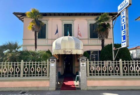 Property building, Facade/entrance, Day