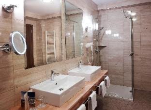 Wellness Hotel Apollo – Terme & Wellness LifeClass Hotel in Portorož
