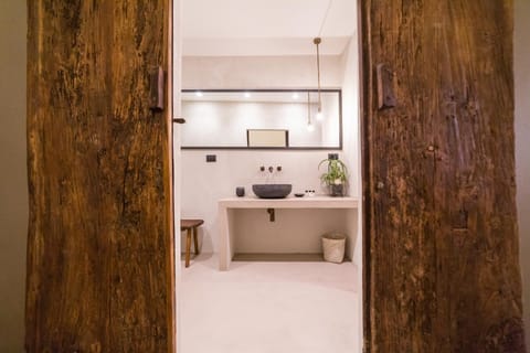 Bathroom, Photo of the whole room, Decorative detail