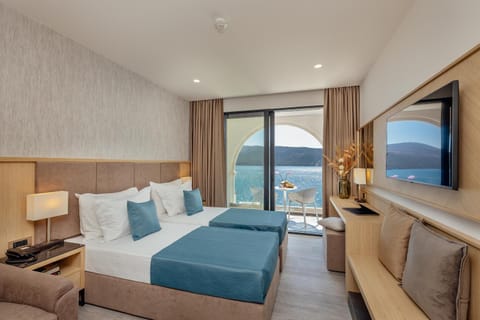 Photo of the whole room, Sea view