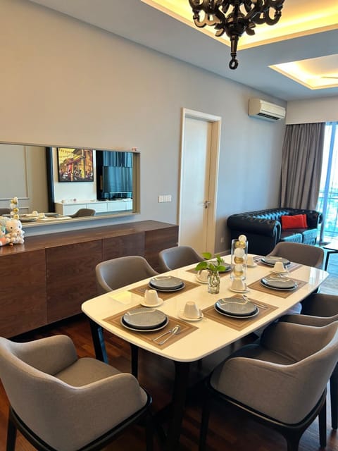 LUXURY 3BR Penthouse I The Shore Hotel & Residence I Seaview I Poolview I 6-9Pax Condo in Malacca
