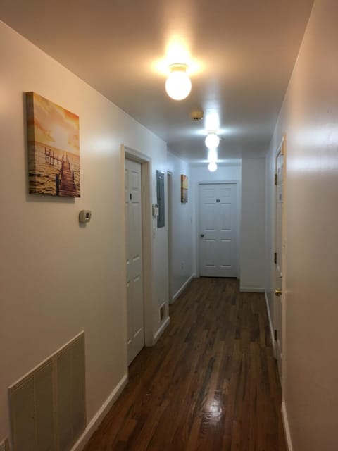 Mojoy Homesuites At Runyon Bed and Breakfast in Newark