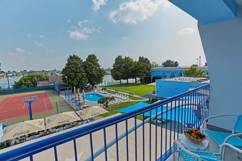 Balcony/Terrace, Pool view