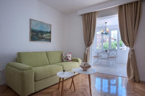 Apartments Captain's Villa Condo in Budva