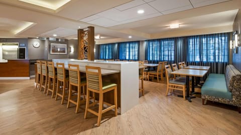 Best Western West Towne Suites Hotel in Madison