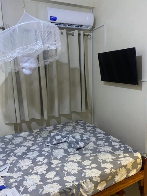 Bed, TV and multimedia, Bedroom, air conditioner