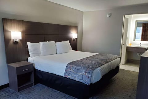 Days Inn & Suites by Wyndham Charleston Airport West Hotel in North Charleston