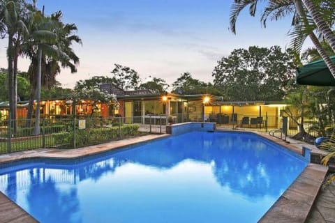 Spacious Hideaway Retreat, Brookfield, Brisbane Casa in Brisbane