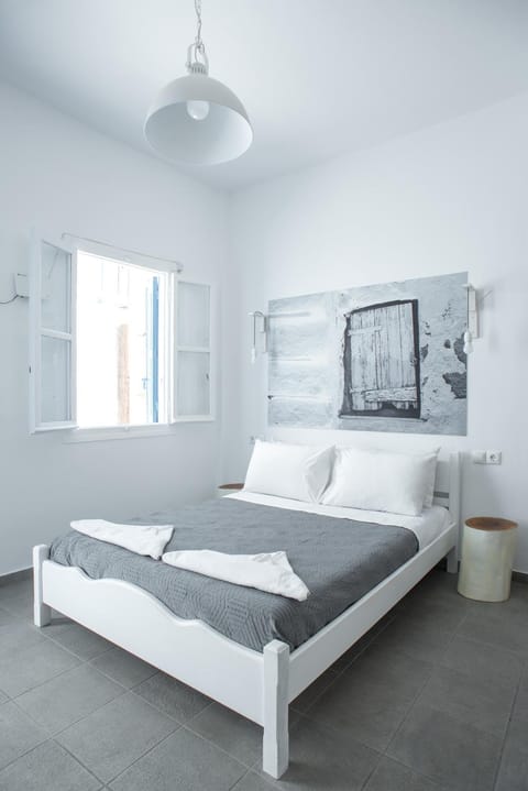 White and Grey Chora Eigentumswohnung in Mykonos