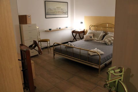 Bed, Photo of the whole room, Decorative detail