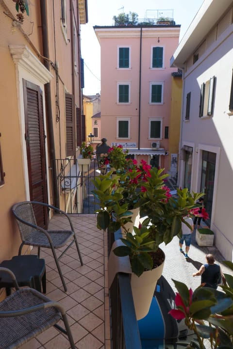 Le Finestre sul Borgo Rooms Bed and Breakfast in Peschiera del Garda