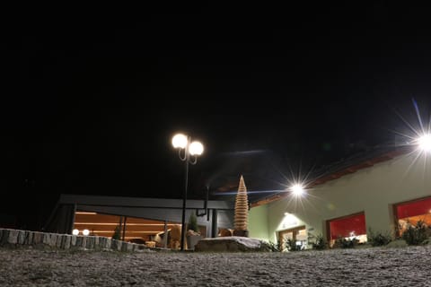 Property building, Restaurant/places to eat