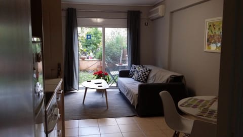 Athenian apartment with garden, near metro station Chalandri Nu 3 Condominio in Chalandri