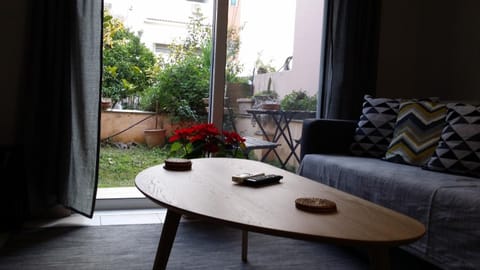 Athenian apartment with garden, near metro station Chalandri Nu 3 Copropriété in Chalandri