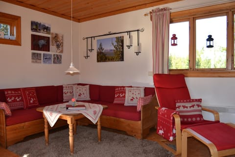 BBQ facilities, Fishing, Garden, Horse-riding, Minigolf, Ski School, Skiing, Balcony/Terrace, Canoeing, Hiking, Cycling, Diving, Animals, Lake view