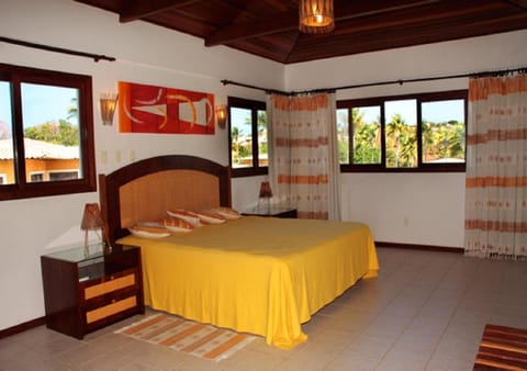 Photo of the whole room, Sea view