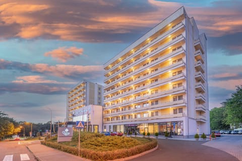 Property building, Sea view, Swimming pool