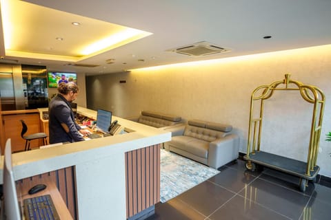 Communal lounge/ TV room, People, TV and multimedia, Lobby or reception, Seating area