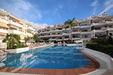 Property building, Facade/entrance, Swimming pool