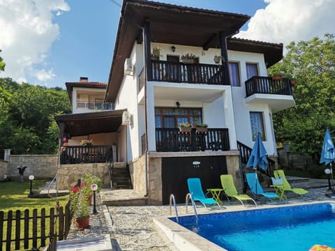 Property building, Patio, Day, Balcony/Terrace, Garden view, Pool view, Swimming pool, sunbed