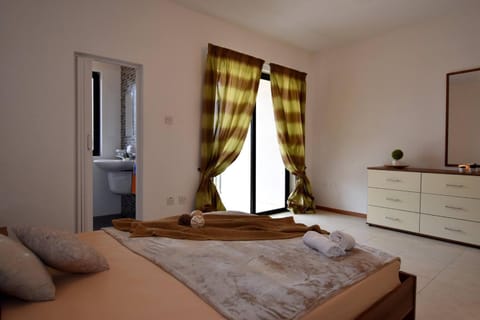 Three Bedroom Apartment Manikata Condo in Malta