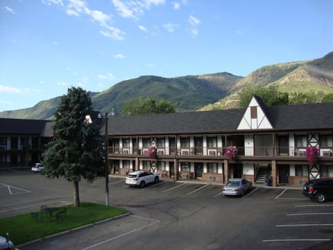 Property building, Day, Mountain view