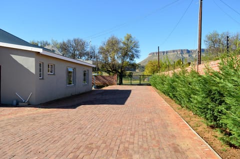 Village Lodge Harrismith Inn in KwaZulu-Natal