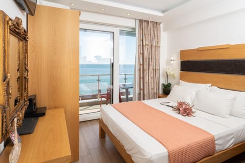 Bed, Natural landscape, Photo of the whole room, Bedroom, Sea view, wardrobe