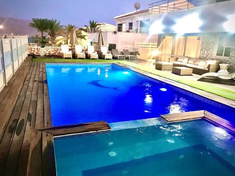 Villa with heated pool and Jacuzzi Sea View 300m Front of the Beach Chalet in Eilat